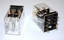 HC2-H-AC240VC Relé (7A)