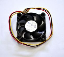 Müszerventi.12VDC 50x50 csúszós.ford.sz